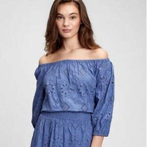 GAP Blue Eyelet Off-Shoulder Blouse. Size XS